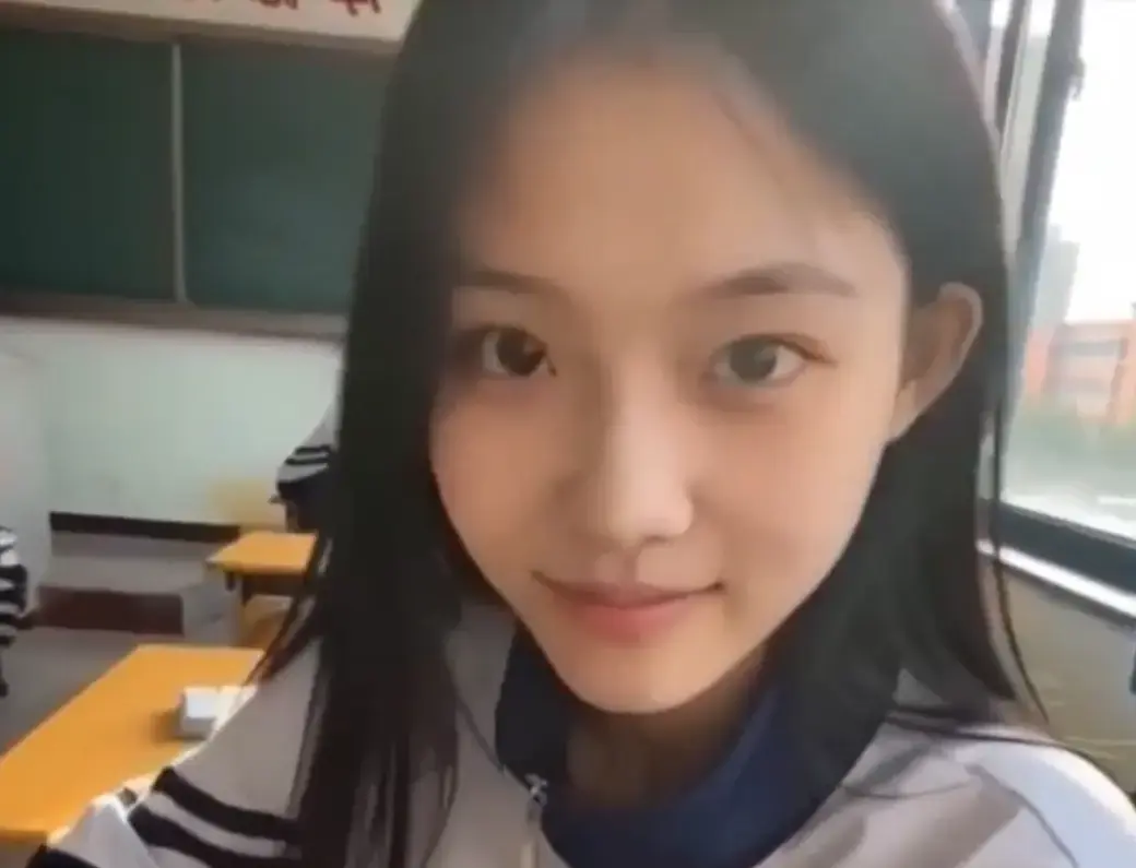 黄果AI短剧《我的十八岁女友》无删减4K蓝光在线播放 - 追完又想谈恋爱结局太甜 - 星空影院VS影视同步更新免费观看